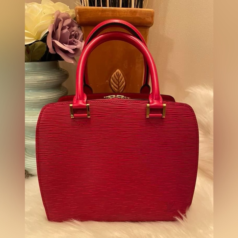Louie Vuitton Triana in Red Epi leather